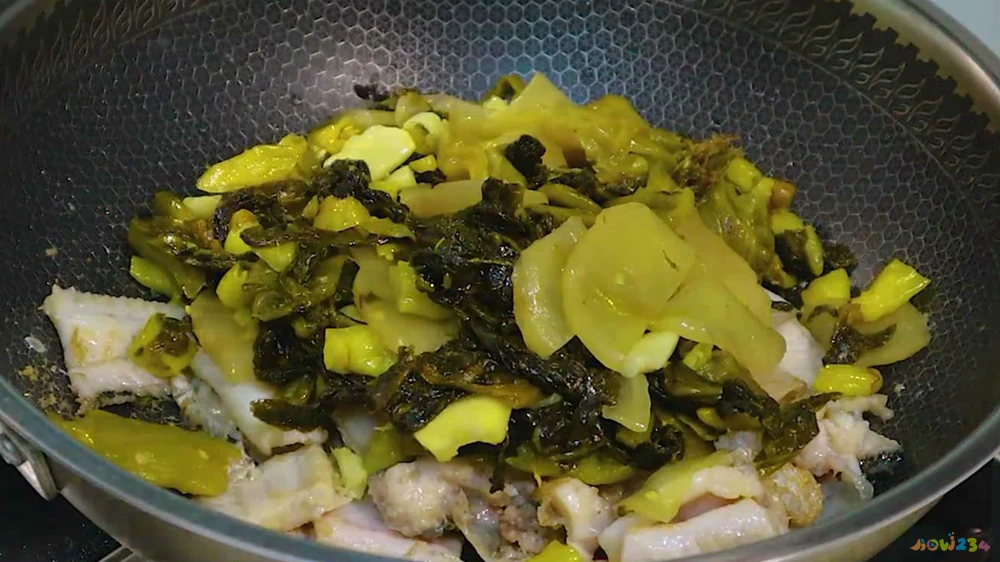 番茄黑鱼酸菜鱼的做法大全家常做法视频_酸菜汤的做法大全家常_酸菜炖鸡肝的做法大全家常