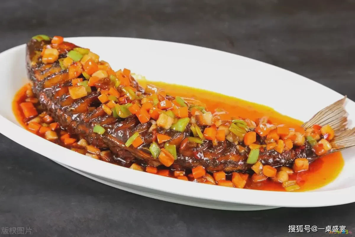 鲤鱼怎样红烧_家常红烧鲤鱼_鲤鱼的做法红烧