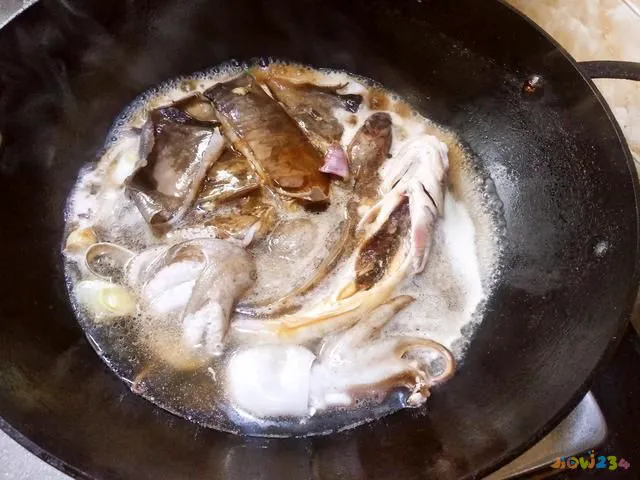 鱼炖茄子的家常做法_家常炖海杂鱼_鱼杂炖豆腐的做法