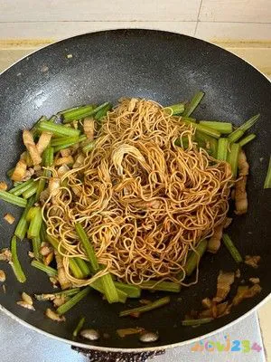 芝麻酱拌面的家常做法_新疆拌面的家常做法_碎肉拌面的家常做法