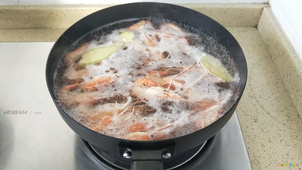 红烧大虾的家常做法_家常红烧大虾做法视频_家常红烧大虾做法窍门