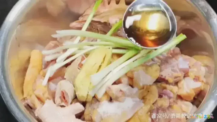 面条鸡肉家常做法视频_面条鸡肉家常做法窍门_鸡肉面条的家常做法