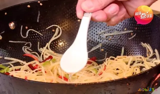 酸辣土豆丝的家常做法_土豆丝怎么炒好吃酸辣_土豆丝的做法酸辣