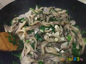 家常鱿鱼炒韭菜的做法_鱿鱼炒韭菜饭店做法_鱿鱼炒韭菜的做法视频