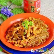 东北鸡肉炖粉条的做法_土豆鸡肉炖粉条的做法_鸡肉炖粉条家常做法