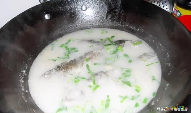 炖鲫鱼的家常做法_家常炖鲫鱼_红烧鲫鱼炖豆腐的家常做法