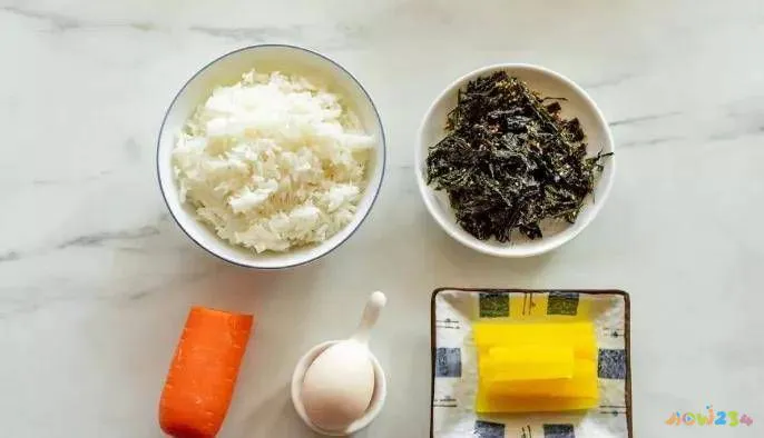 包饭紫菜颜色_鸡翅包饭的家常做法窍门_家常紫菜包饭的做法