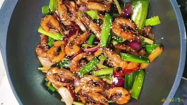 干锅香辣虾的家常做法_一品渝香干锅辣鸭头做法_香辣干锅排骨虾家常