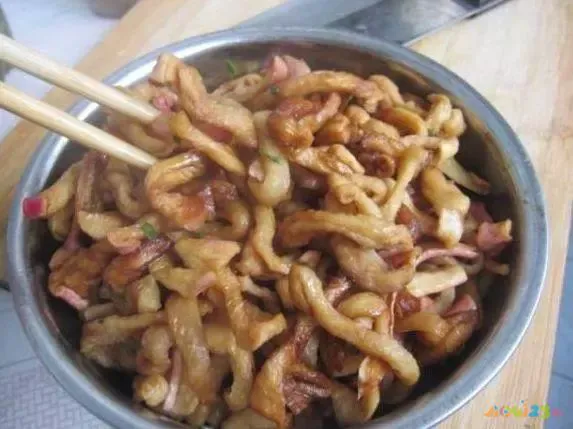 家常萝卜干腌制方法_家常腌制萝卜干的做法_辣椒萝卜的腌制方法如下