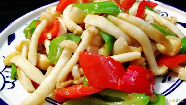 白雪菇的家常做法_神农白雪菇的做法_肉炒白玉菇的家常做法