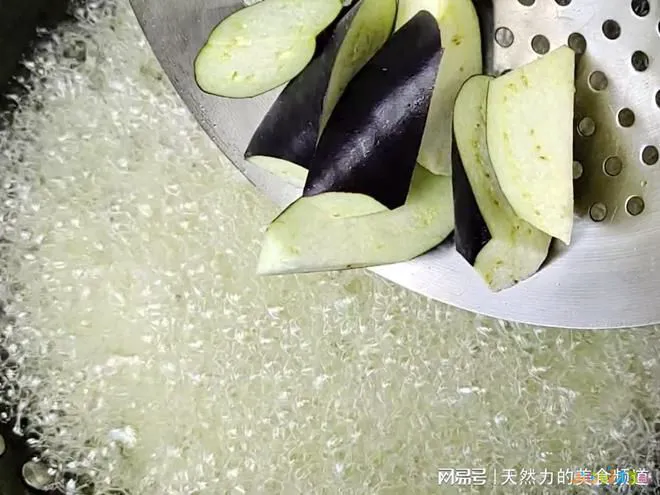 蒜香味纸包鱼正宗做法_茄子煲的正宗做法_茄子炒肉末的家常做法