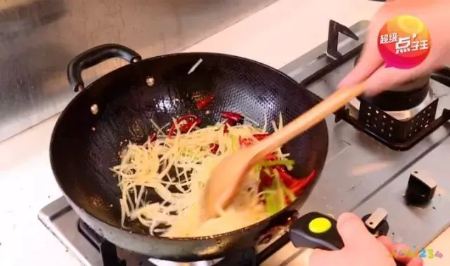 土豆丝怎么炒好吃酸辣_土豆丝的做法酸辣_酸辣土豆丝的家常做法