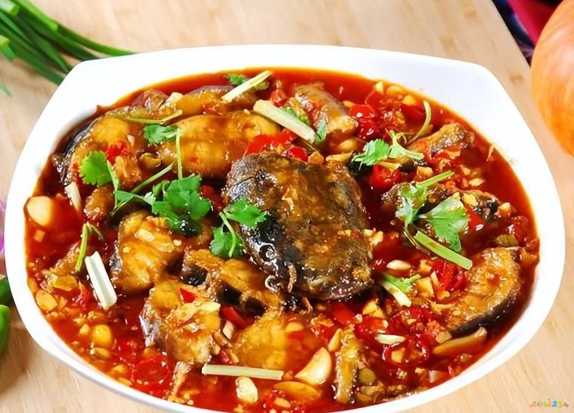 清蒸鲶鱼的家常做法_家常做法清蒸鲶鱼窍门_家常清蒸鲶鱼的做法