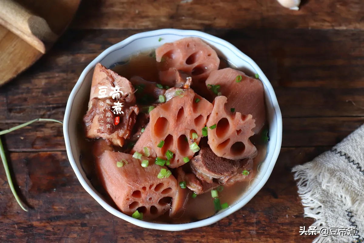 排骨炖藕的做法高压锅_排骨炖藕的家常做法_电压力锅排骨炖藕的做法