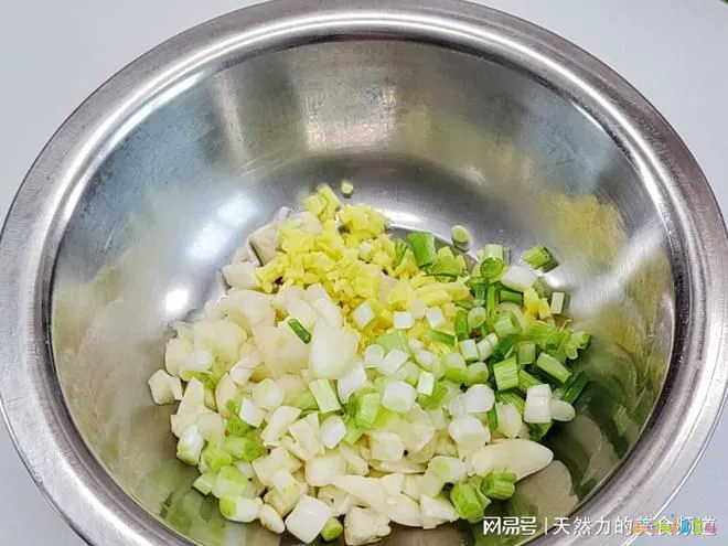 茄子炒肉末的家常做法_蒜香味纸包鱼正宗做法_茄子煲的正宗做法