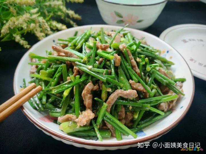 芹菜炒粉条的做法_芹菜炒粉条的家常做法_炒芹菜炒肉的家常做法