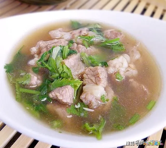 番茄炖牛肉家常做法_炖牛肉的家常做法_土豆蕃茄炖牛肉家常做法