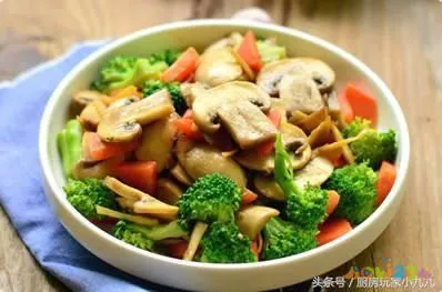 青菜煲的做法大全家常_素炒青菜家常_青菜炒面的家常做法