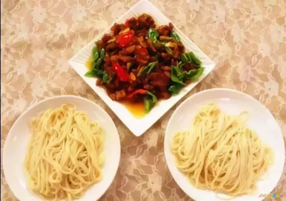 大盘鸡拌面家常做法_碎肉拌面的家常做法_芝麻酱拌面的家常做法