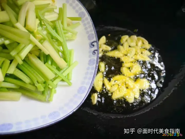 豆芽炒粉条的家常做法_东北芹菜炒粉条的做法_芹菜炒粉条的家常做法