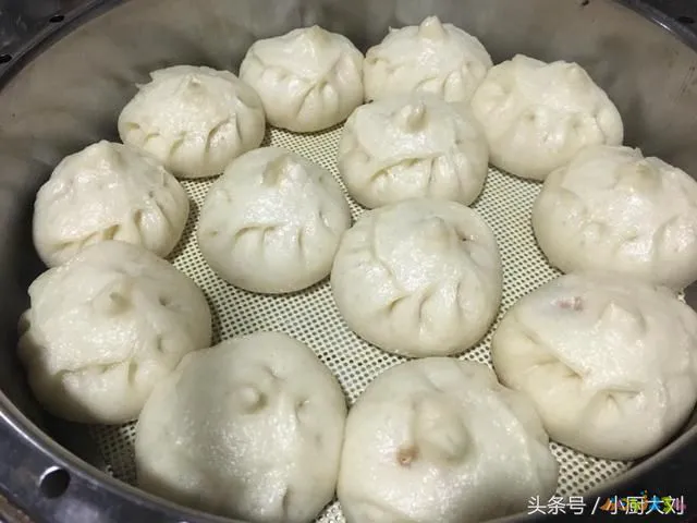 白菜家常做法焖饼视频_白菜家常做法焖饼怎么做_白菜焖饼的家常做法