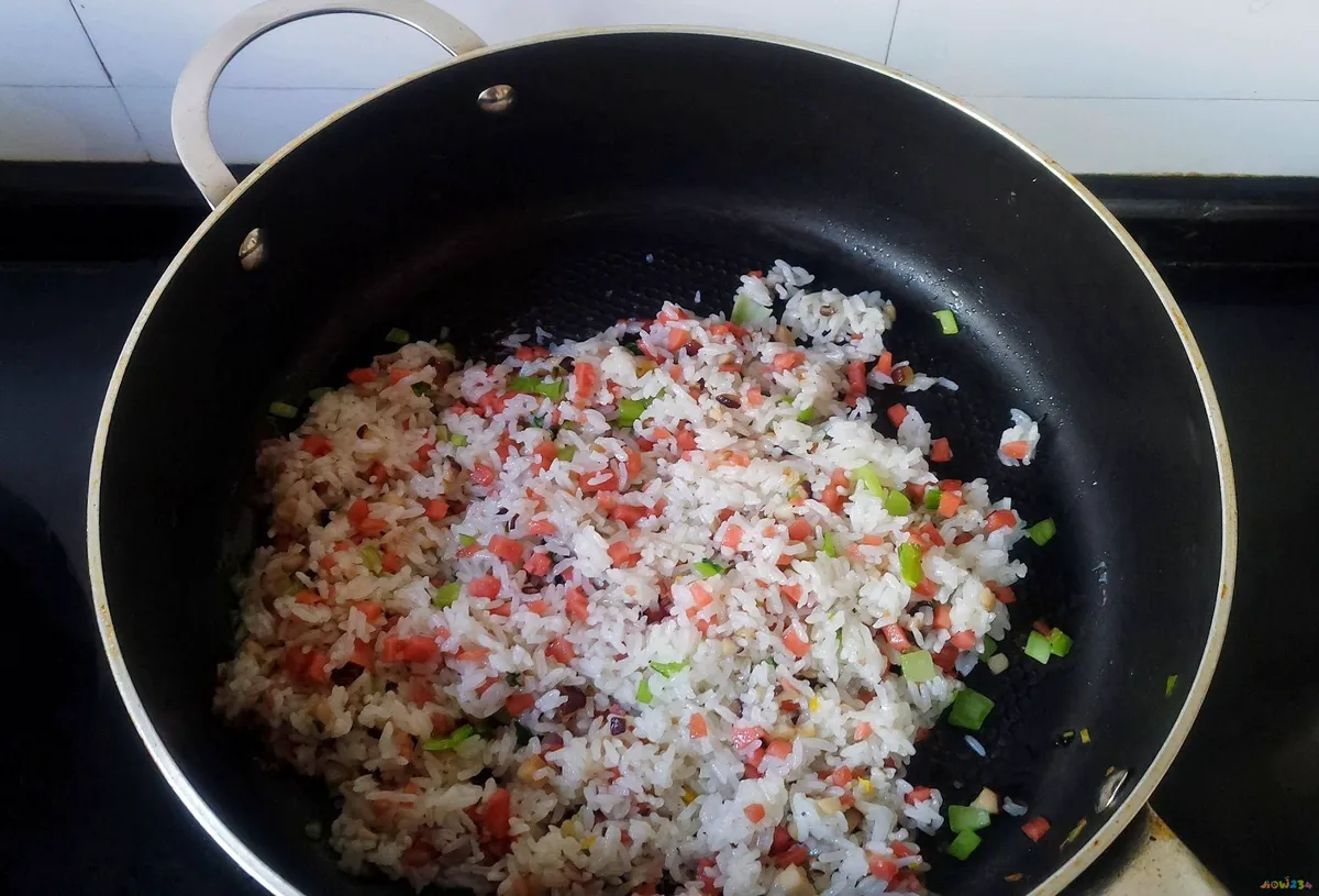 电饭锅焖饭的家常做法_电饭锅蘑菇焖饭做法_长豆角焖饭的家常做法