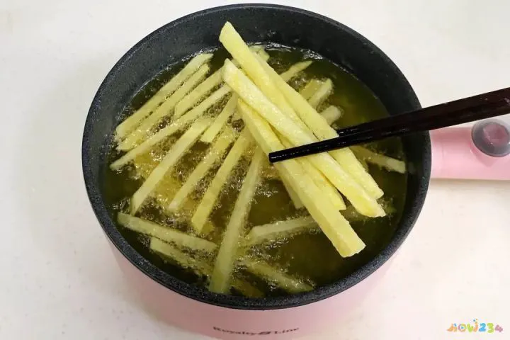 炸甜红薯条的做法_如何做薯条家常做法_炸薯条的家常做法