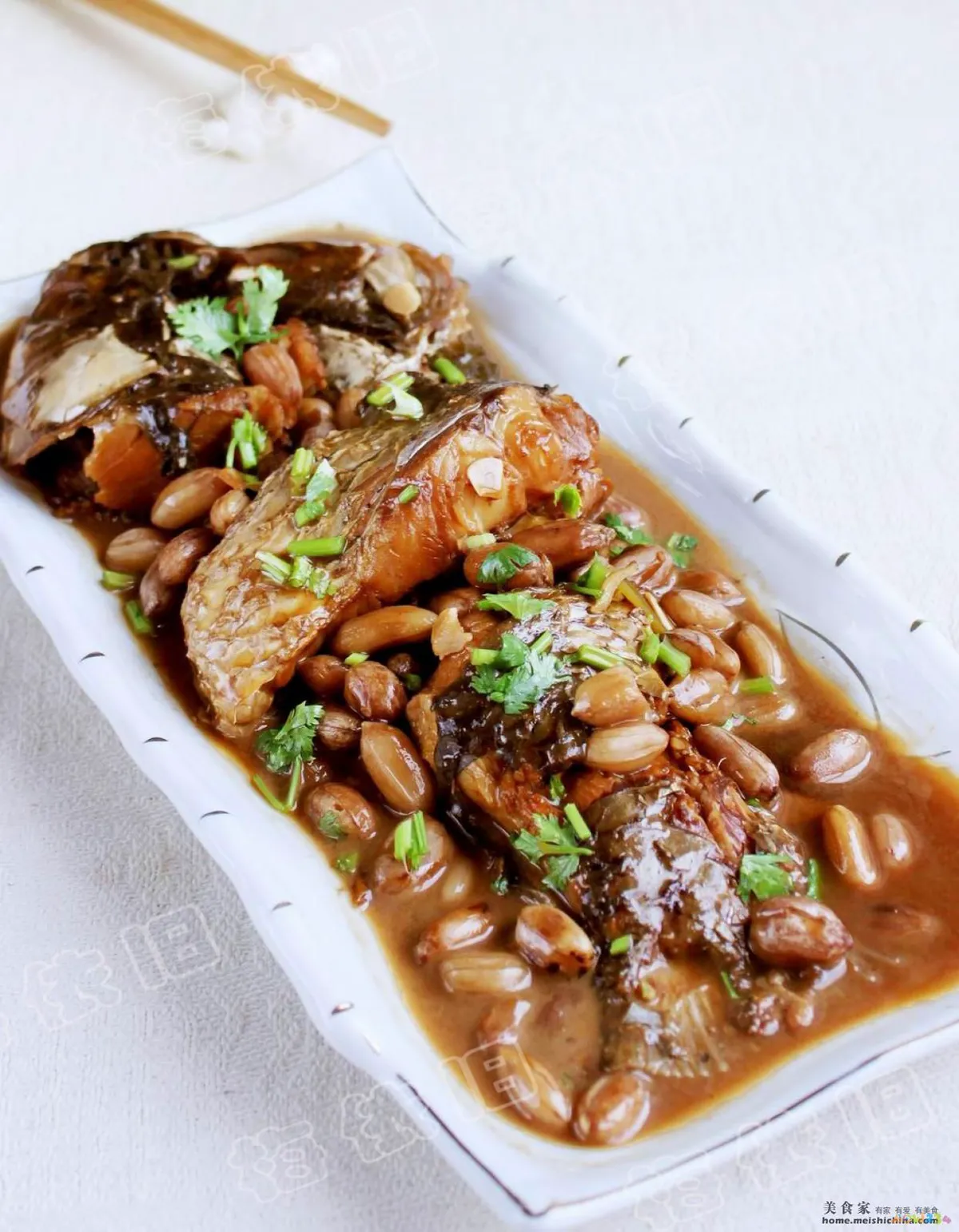 炖鲤鱼的家常做法视频_炖鲤鱼家常做法最好吃_家常炖鲤鱼的做法