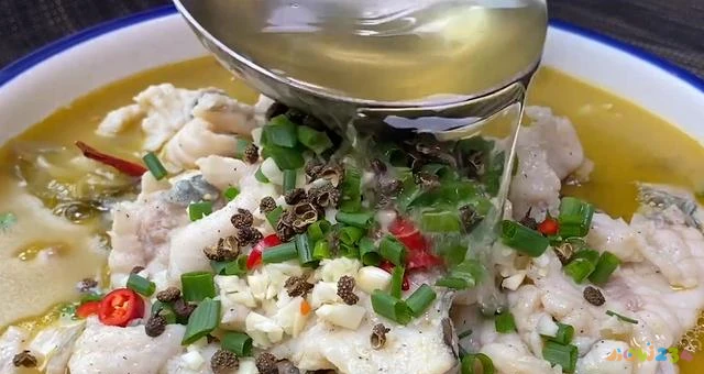 酸菜鲈鱼汤的做法窍门_酸菜鱼汤的家常做法_酸菜黑鱼汤的做法