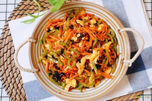 鸡蛋做鱼的方法_鸡蛋家常做法鱼香肉丝视频_鱼香鸡蛋的家常做法