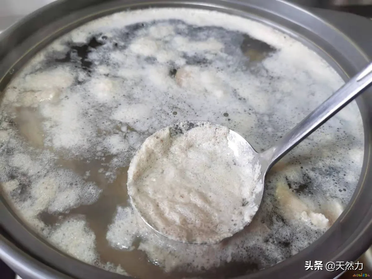 排骨白萝卜煲汤的做法（家常老火靓汤之萝卜排骨汤）