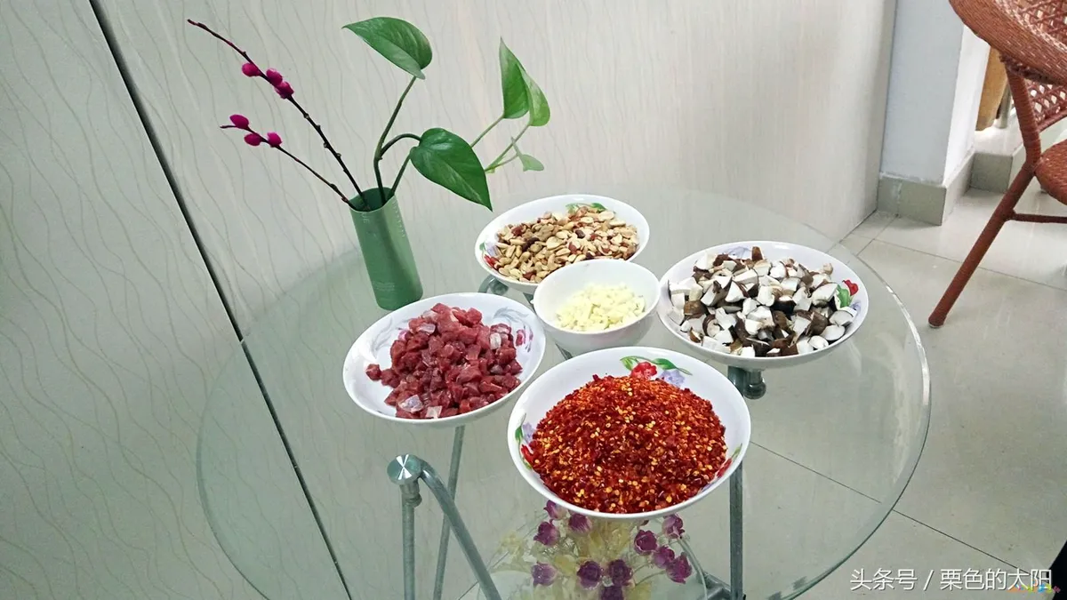 家常牛肉香菇酱的做法_家常杂酱面的酱做法与配料_辣椒牛肉酱的家常做法