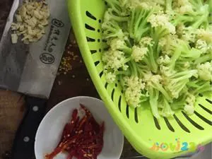 素炒有机花菜的做法 步骤1