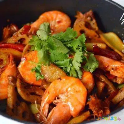 麻辣虾香锅的家常做法_干锅香辣虾的家常做法_干锅鸡翅虾的家常做法