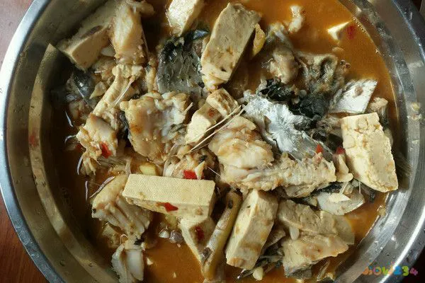 草鱼炖豆腐的家常做法_炖豆腐家常做法草鱼窍门_豆腐炖草鱼的做法视频