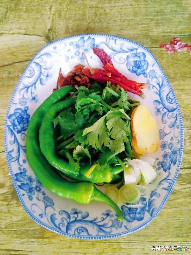 炖鲤鱼家常做法怎么做_家常炖鲤鱼的做法_炖鲤鱼家常做法窍门