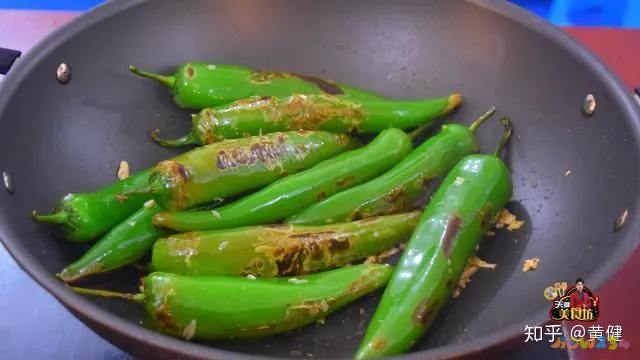 青椒胡萝卜家常做法_青椒炒鱿鱼的家常做法_蟹的做法家常爽口萝卜的做法