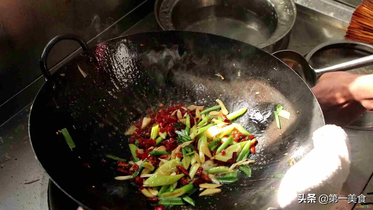 熏排骨火锅的家常做法_自制素菜火锅做法家常做法_排骨火锅的家常做法