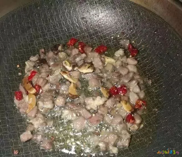 脑浊乐队 碎肉拌面 吉他谱_碎肉拌面的家常做法_兰州菜拌面的家常做法