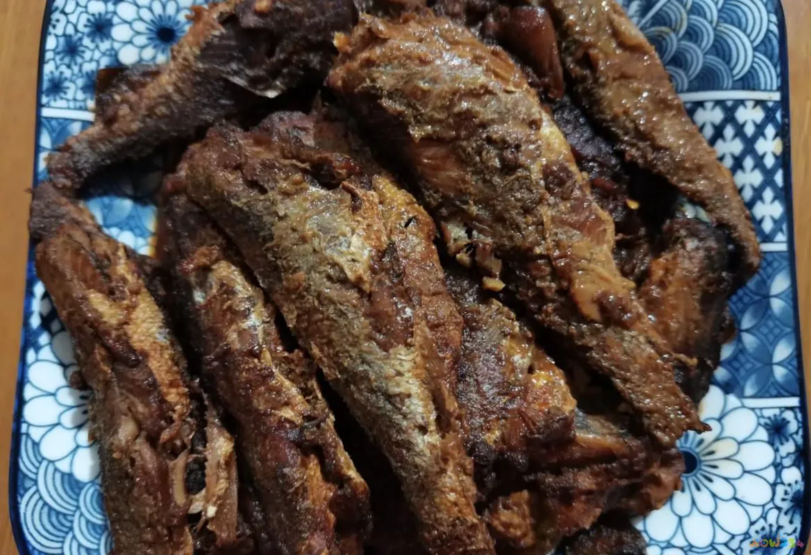 淋炸鲫鱼的家常做法_淋香酥鲫鱼的做法_炸鱼淋汁