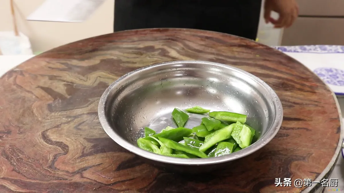 肉炒菇的家常做法_白雪菇的家常做法_珊瑚菇的家常做法