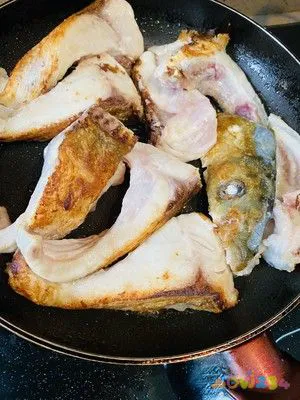 家常鲫鱼做法_家常鲫鱼_家常鲫鱼的做法最正宗的做法