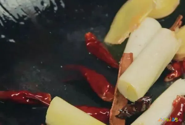 肘子的家常做法简单好吃_肘子的家常做法_最简单的肘子做法大全