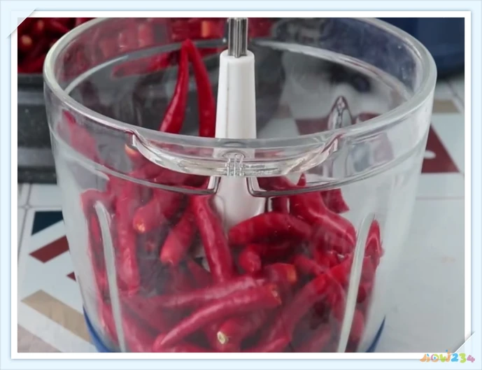 家常辣酱的做法_水果辣酱的家常做法_家常自制香辣酱的做法