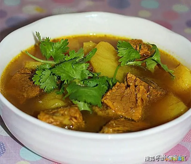 炖牛肉的家常做法_土豆蕃茄炖牛肉家常做法_番茄炖牛肉家常做法