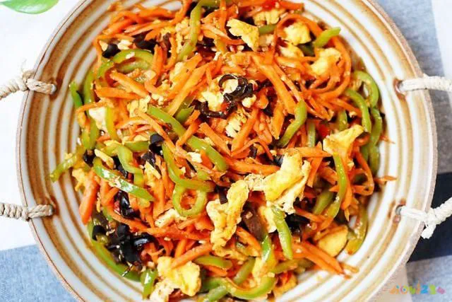 鱼香鸡蛋的家常做法_鸡蛋做鱼的方法_鸡蛋家常做法鱼香肉丝视频