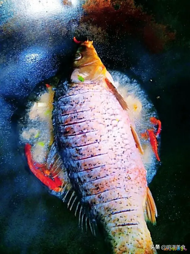 炖鲤鱼家常做法怎么做_炖鲤鱼家常做法窍门_家常炖鲤鱼的做法