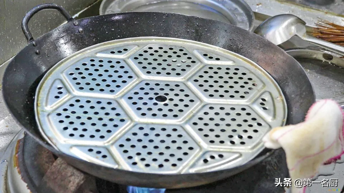 家常鱼头做法剁椒怎么做_剁椒鱼头的家常做法_鱼头怎么做好吃剁椒鱼