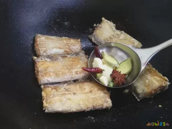 家常鲫鱼的做法最正宗的做法_家常鲫鱼做法_家常鲫鱼