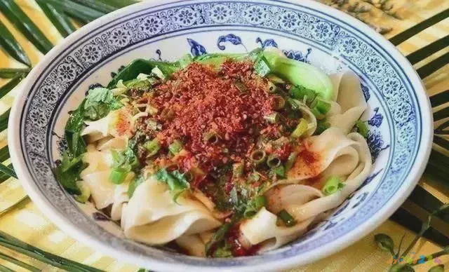 油泼面家常做法_油泼面的家常做法文字_家常版油泼面